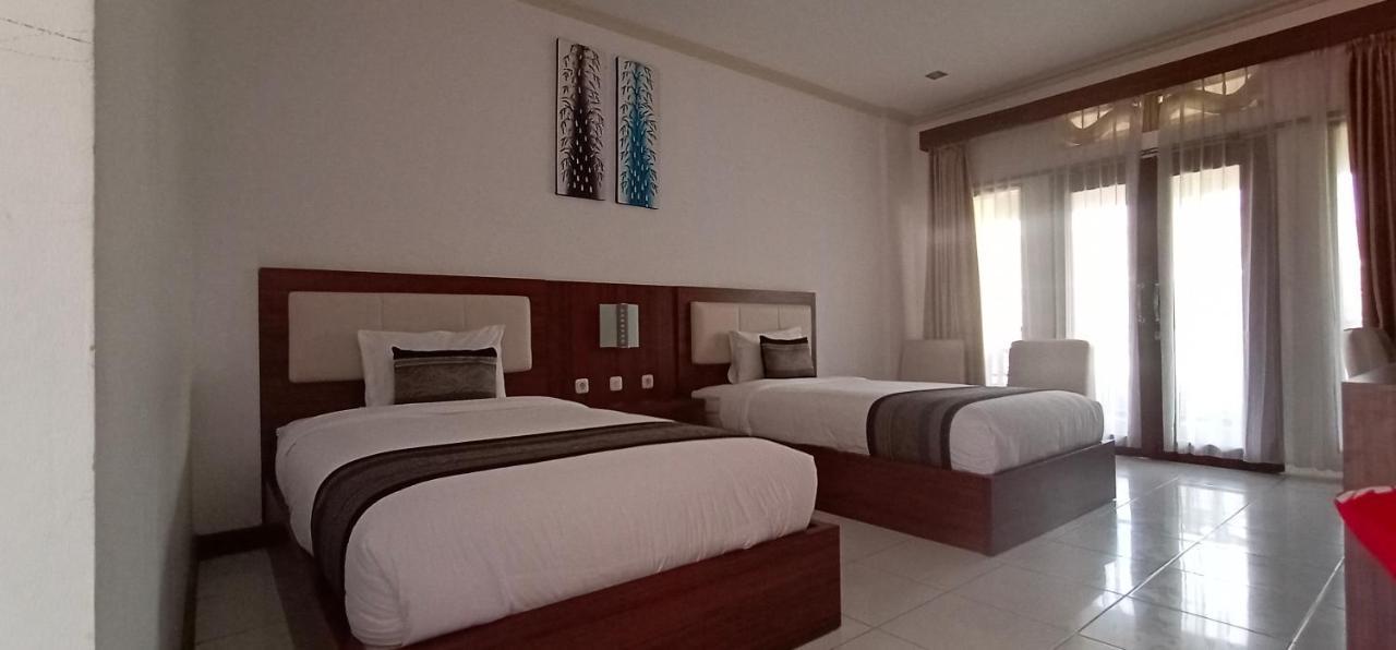 Friends Beach Hotel Kuta  Екстер'єр фото