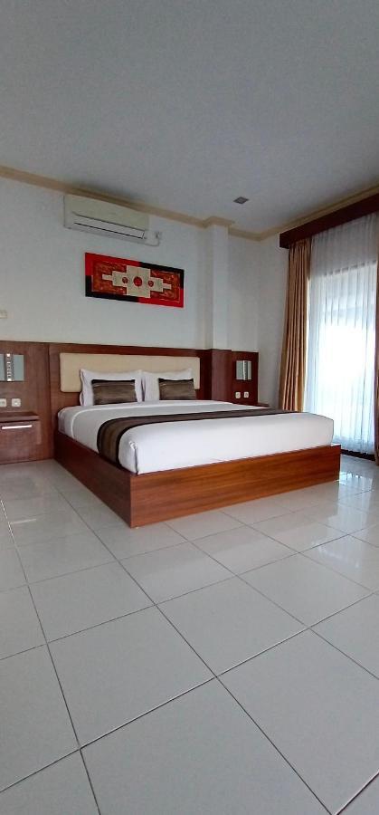 Friends Beach Hotel Kuta  Екстер'єр фото