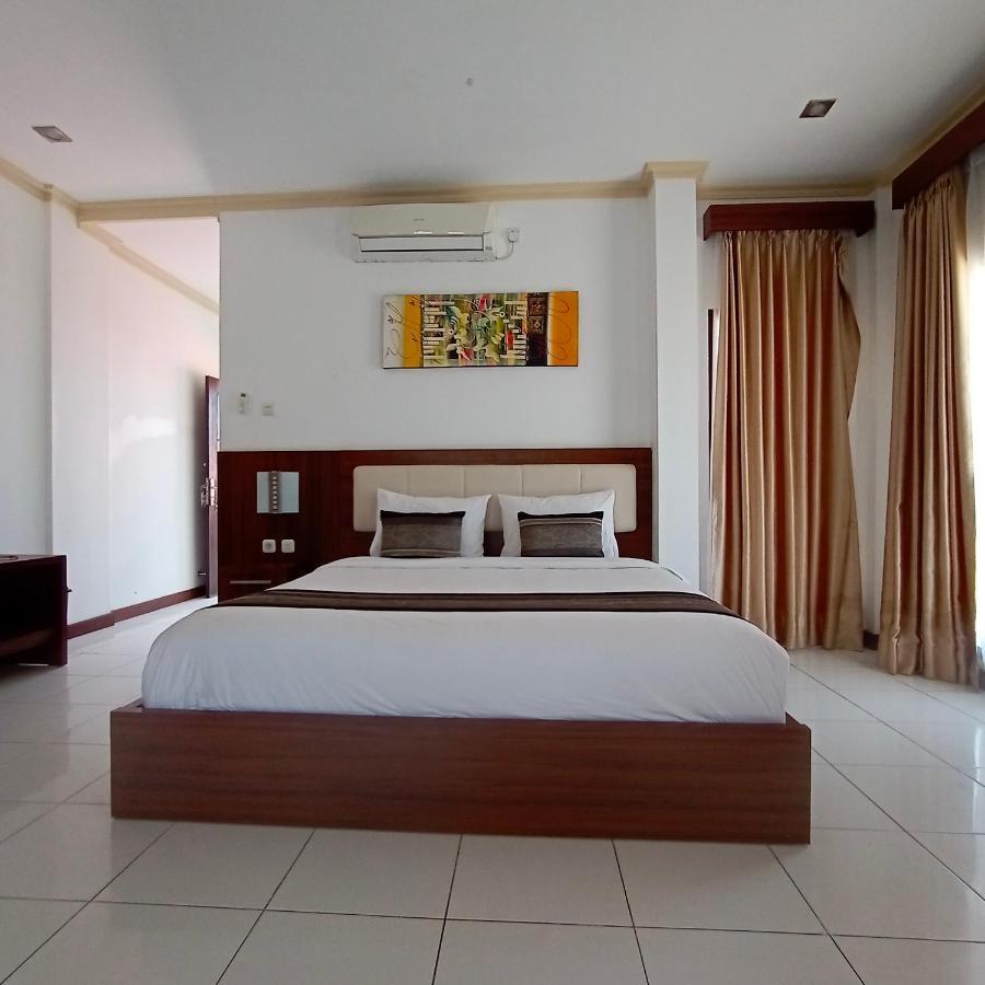 Friends Beach Hotel Kuta  Екстер'єр фото