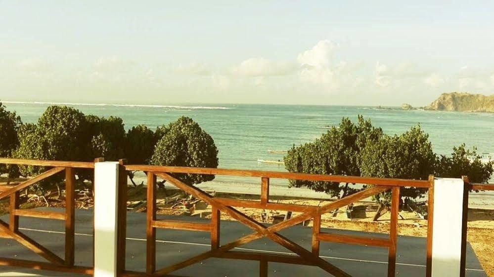 Friends Beach Hotel Kuta  Екстер'єр фото
