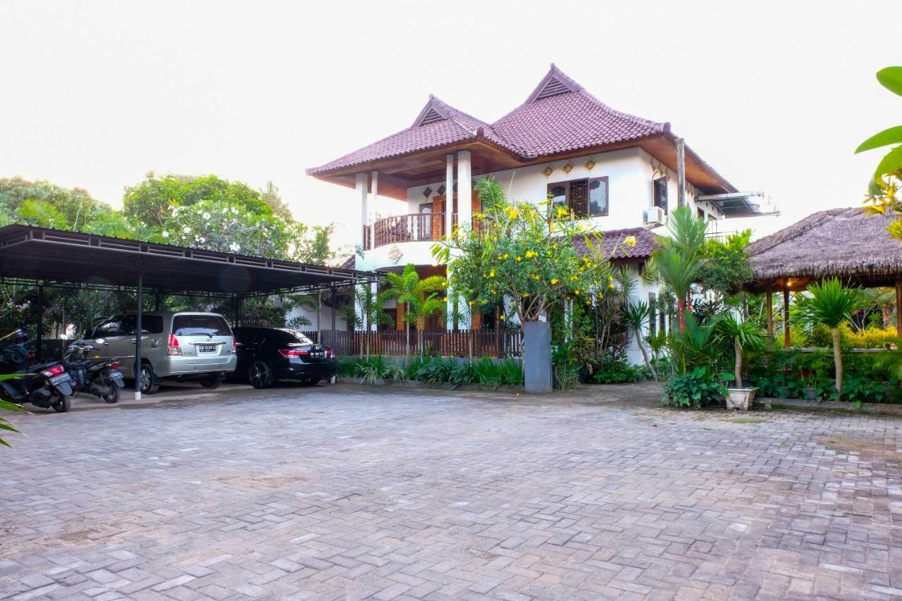 Friends Beach Hotel Kuta  Екстер'єр фото