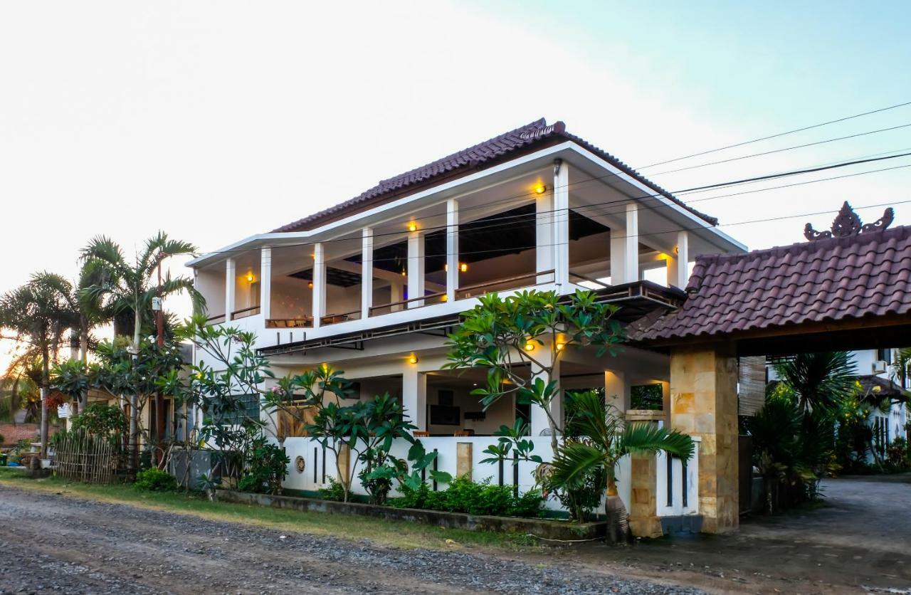 Friends Beach Hotel Kuta  Екстер'єр фото