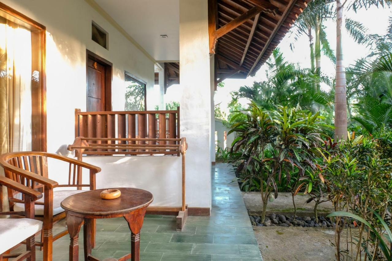 Friends Beach Hotel Kuta  Екстер'єр фото