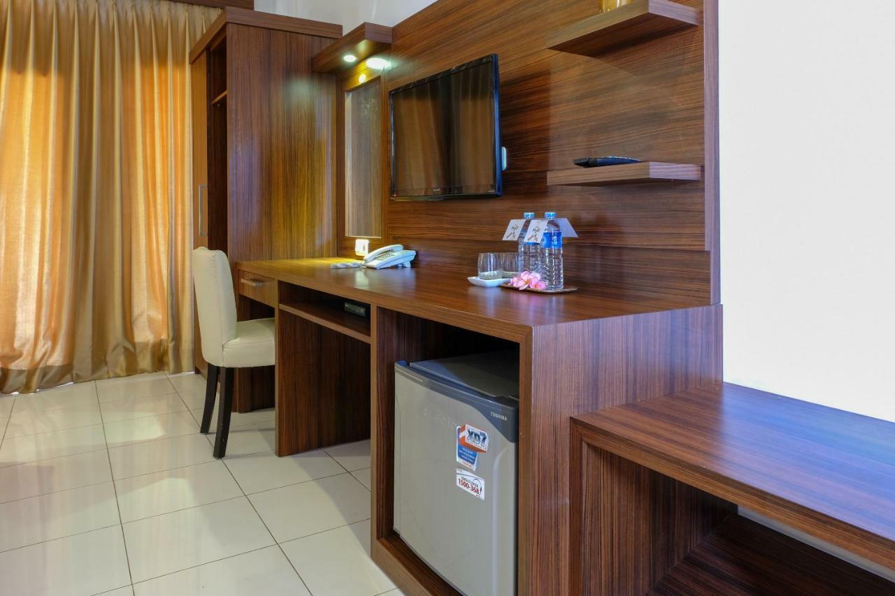 Friends Beach Hotel Kuta  Екстер'єр фото